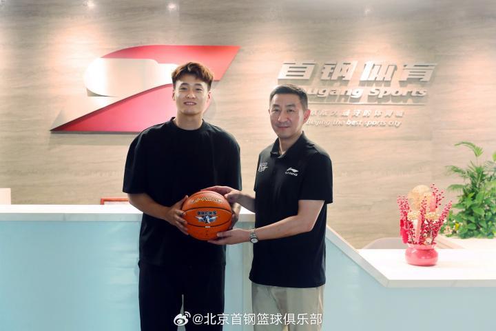 北京男篮注册16人：赵睿3年C类合同加盟 方硕&amp;amp;翟晓川&amp;amp;丘天续约